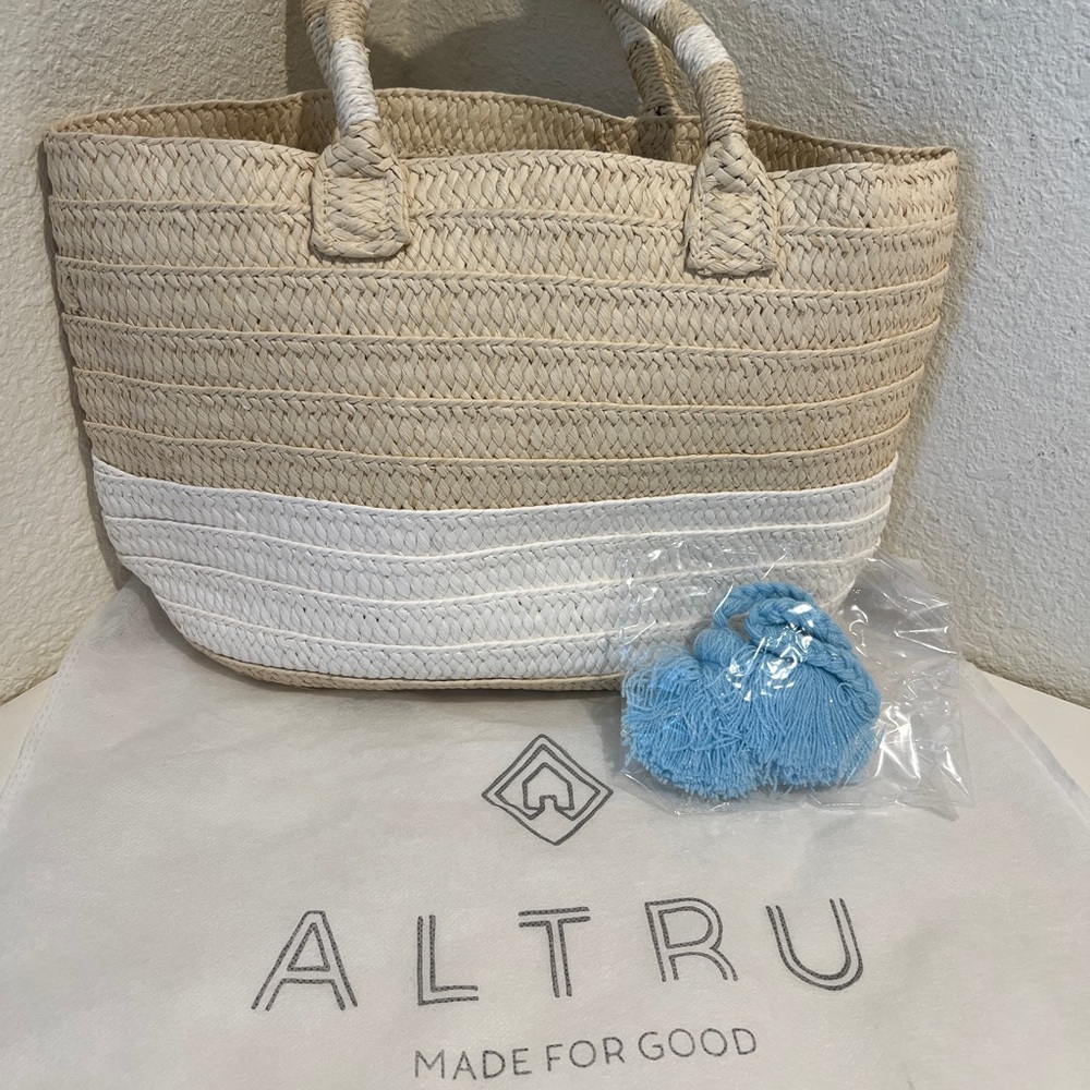 Altru Designer Retro Straw Tote Bag Purse Tan White Light Blue Tassels 16" X 10"